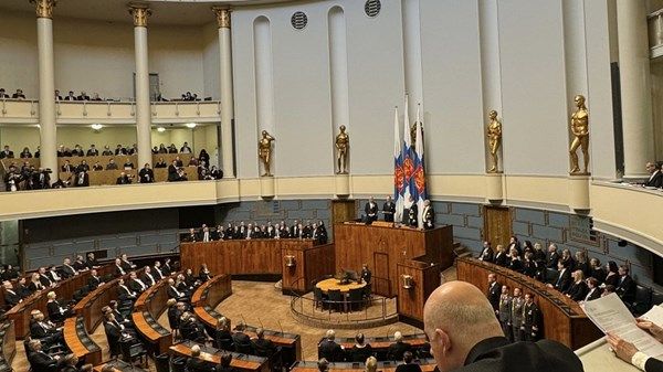 سفيرة الإمارات في هلسنكي تحضر مراسم تنصيب رئيس فنلندا الجديد