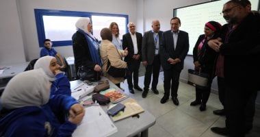 وزير البترول ومحافظ بورسعيد ورئيس وأعضاء لجنة الطاقة والبيئة يتفقدون مدرسة ظهر