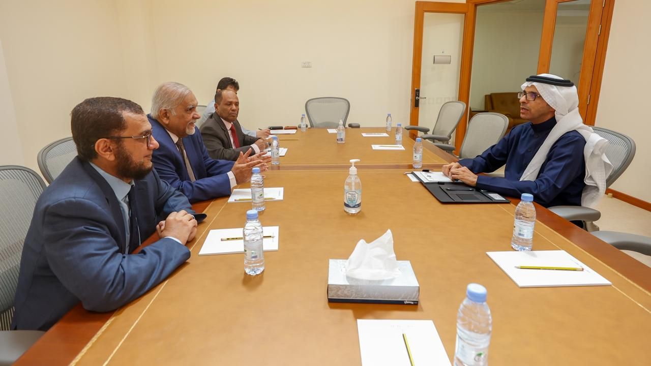 الخليج اليوم ..   رئيس بعثة مجلس التعاون لدى الجمهورية اليمنية يجتمع بمنسقية القوى الجنوبية المشاركة في المشاورات اليمنية– اليمنية