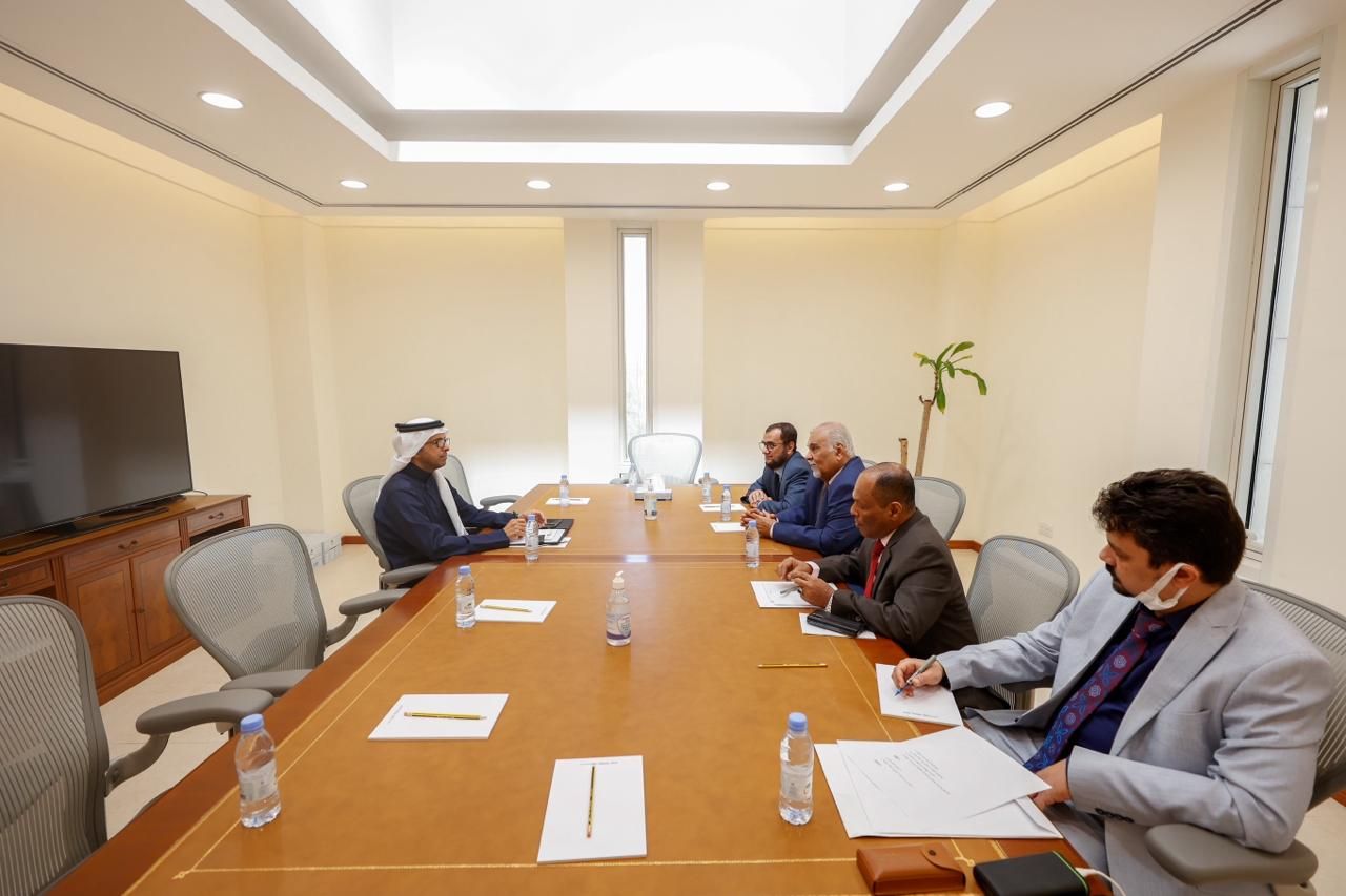 الخليج اليوم ..   رئيس بعثة مجلس التعاون لدى الجمهورية اليمنية يجتمع بمنسقية القوى الجنوبية المشاركة في المشاورات اليمنية– اليمنية