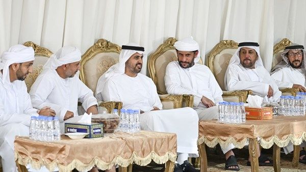 ذياب بن محمد بن زايد يقدم واجب العزاء في وفاة راشد الهادفي الكتبي