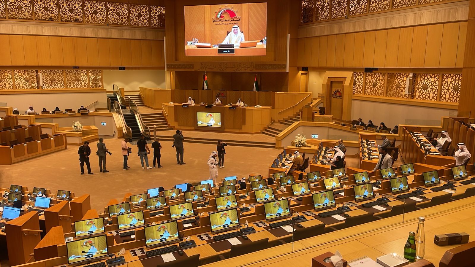 الامارات | تبنّاها "الوطني".. 8 توصيات لـ"تنظيم معايير وبرامج ومنح الزواج بين المواطنين"