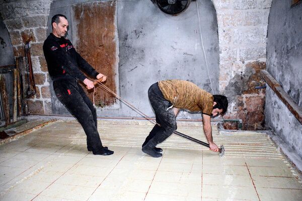 صناعة الصابون اليدوي في اللاذقية... تراث يناجي حضارة البحر الأبيض المتوسط صناعة الصابون اليدوي في اللاذقية... تراث يناجي حضارة البحر الأبيض المتوسط - الخليج 365 عربي