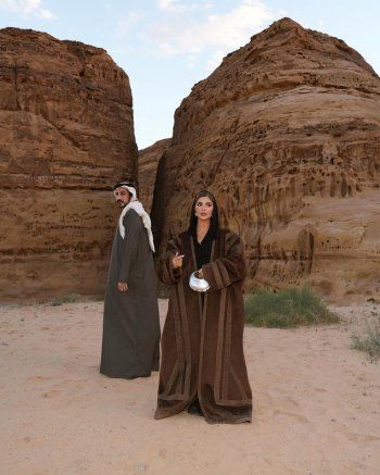 بالعباءة العربية.. أصالة كامل تتألق في العلا بالسعودية