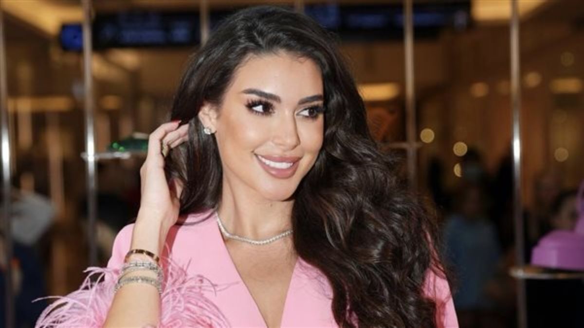 بعدسات خضراء.. ياسمين صبري تُثير إعجاب الجمهور في أحدث إطلالة… شكلها مختلف كثيرا! (صورة)