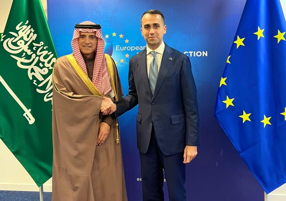 وزير الدولة للشؤون الخارجية يلتقي ممثل الاتحاد الأوروبي لمنطقة الخليج العربي