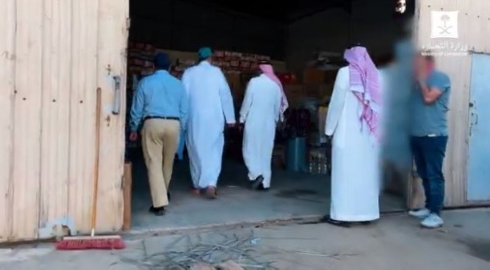 فيديو.. ضبط 23 ألف كيلو مواد غذائية بتواريخ صلاحية مزورة في جدة