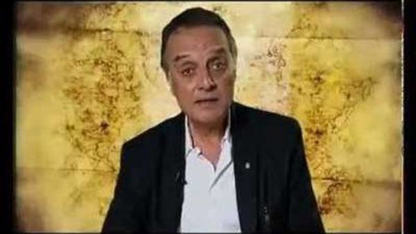 عمرو أديب يعلن وفاة المخرج طارق الكاشف