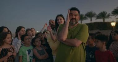 لو ماما زمانها جايه ف بابا جه.. الأغنية الرسمية لمسلسل أكرم حسني الجديد