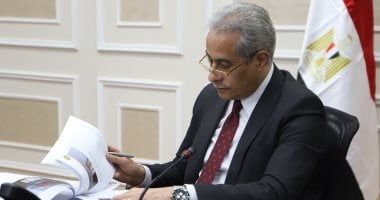وزير العمل يراجع مستندات تراخيص مراكز تدريب مهنى خاصة