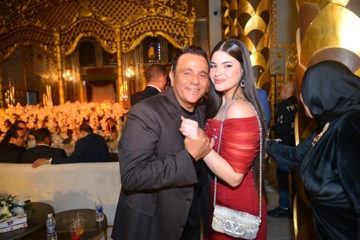 شاهد الفنان المصري محمد فؤاد يخبئ ابنته عن التصوير لهذا السبب