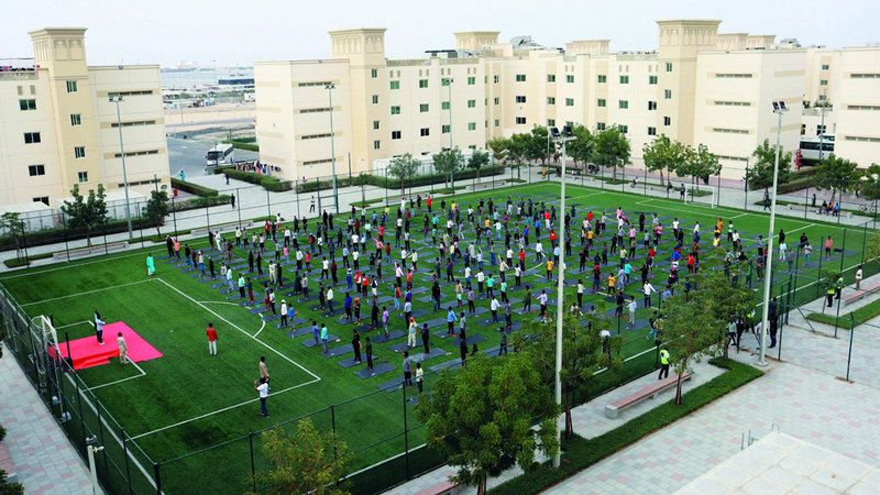 الامارات | 3500 مشارك في «يوم اليوغا» بالدورة العمالية