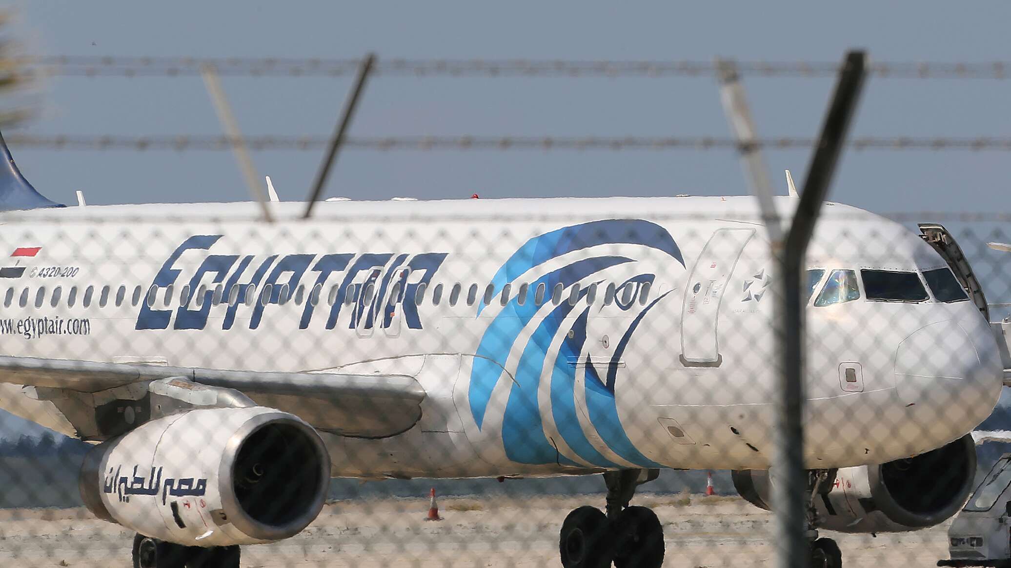 القبض على 18 مسؤولا في "مصر للطيران" اختلسوا مليون دولار بحيلة خبيثة