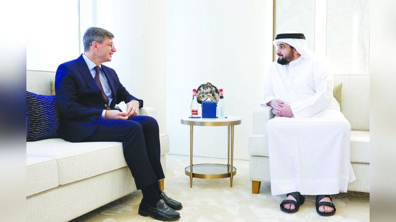 الامارات | أحمد بن محمد يبحث مع سفير فرنسا التعاون الرياضي والأولمبي
