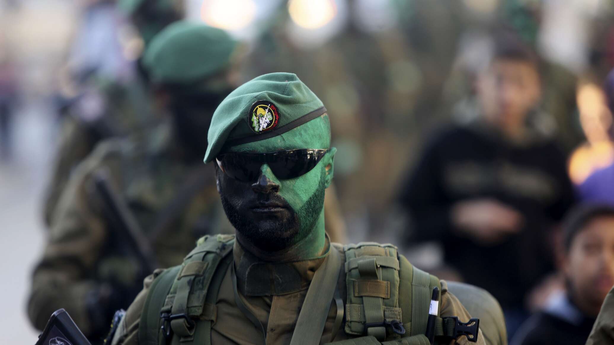 "هروب مرافقيه"... "القسام" تنشر تسجيلا لقنص أحد الضباط الإسرائيليين ... فيديو