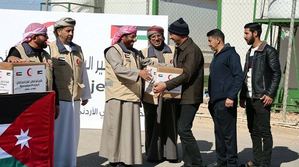 فريق الإغاثة الإماراتي يبدأ توزيع المير الرمضاني في المملكة الأردنية الهاشمية