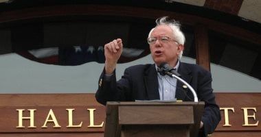 بيرنى ساندرز: الولايات المتحدة متواطئة فى ما يحدث بغزة