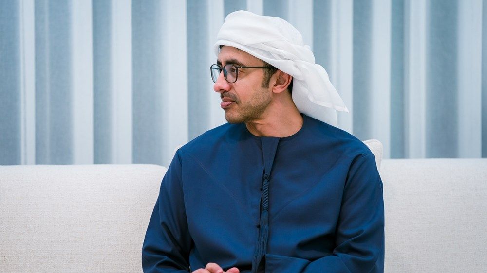 رئيس الدولة يتلقى رسالة خطية من رئيسة وزراء بنغلادش تسلمها عبدالله بن زايد