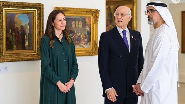 خالد بن محمد بن زايد يزور مؤسسة بسام فريحة للفنون