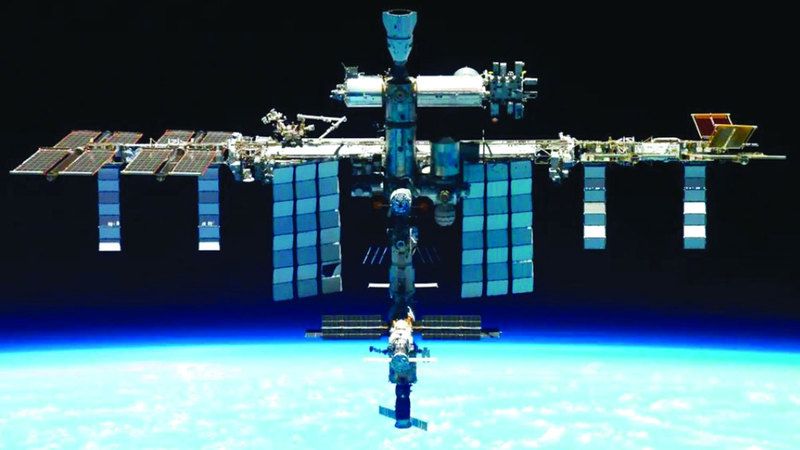 الامارات | بطاريات رمتها «الفضاء الدولية» تدخل الغلاف الجوي اليوم