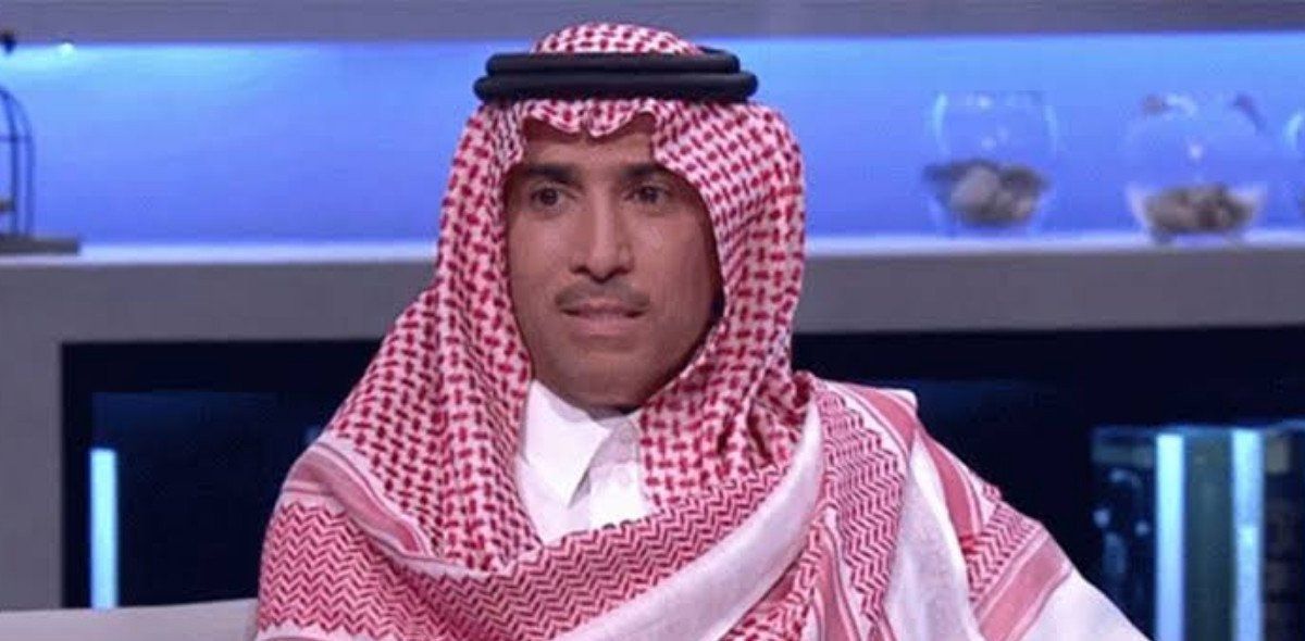 بعد وضع فايز المالكي يده على كتفها..الفتاة تخرج عن صمتها وتوضح ما حصل-بالفيديو