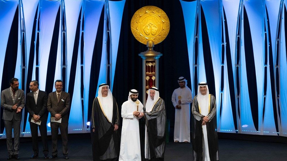 سلطان القاسمي يشهد حفل ختام أيام الشارقة المسرحية ويكرم الفائزين بجوائزها