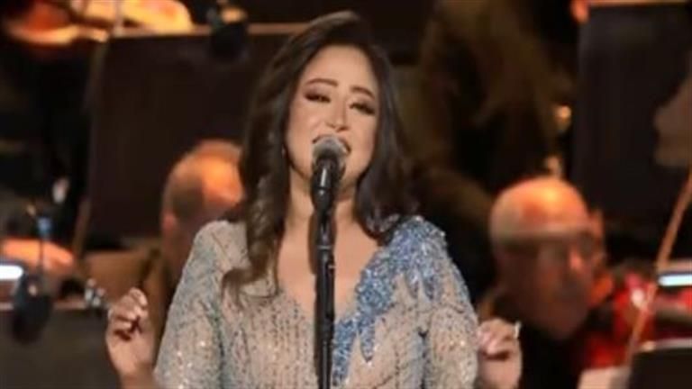ريهام عبد الحكيم تغني "أيوة أنا مصرية" أمام حرم رئيس الجمهورية انتصار السيسي