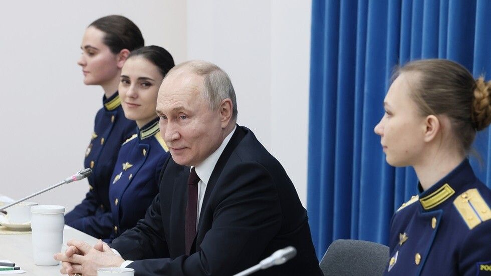 بوتين: مهما بلغت المرأة من نجاح فعنايتها بالأطفال والعائلة هو أهم شيء