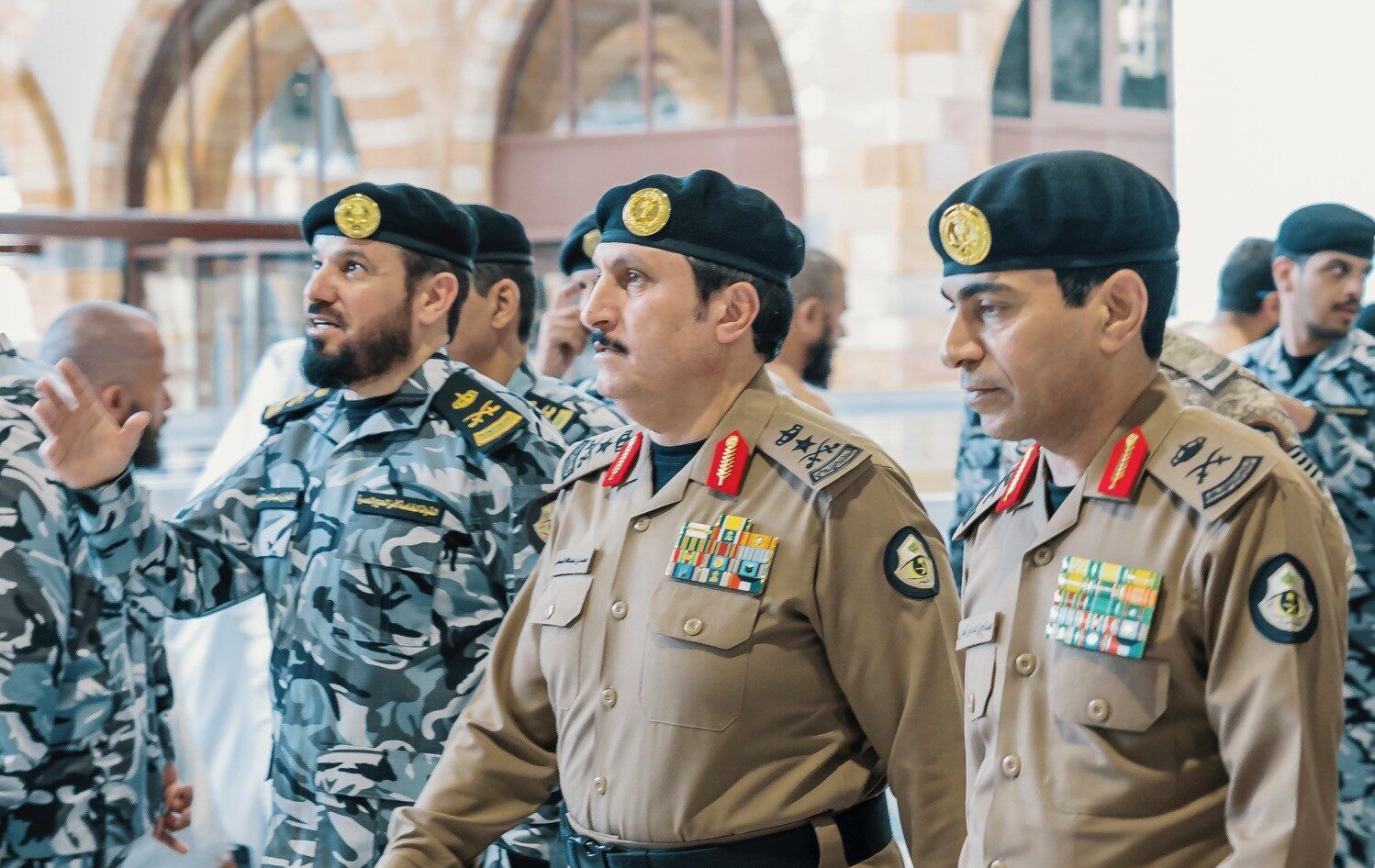 السعودية | مدير الأمن العام يتفقّد جاهزية الخطط الأمنية لموسم عمرة 1445هـ