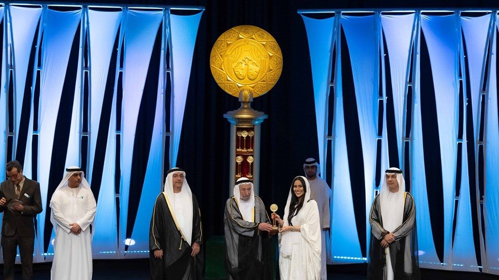 سلطان القاسمي يشهد حفل ختام أيام الشارقة المسرحية ويكرم الفائزين بجوائزها