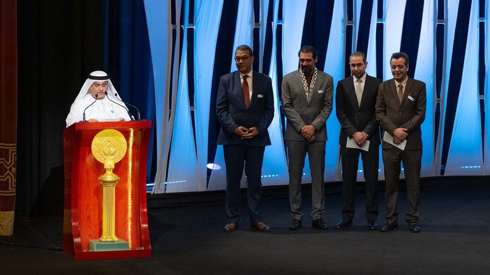 سلطان القاسمي يشهد حفل ختام أيام الشارقة المسرحية ويكرم الفائزين بجوائزها