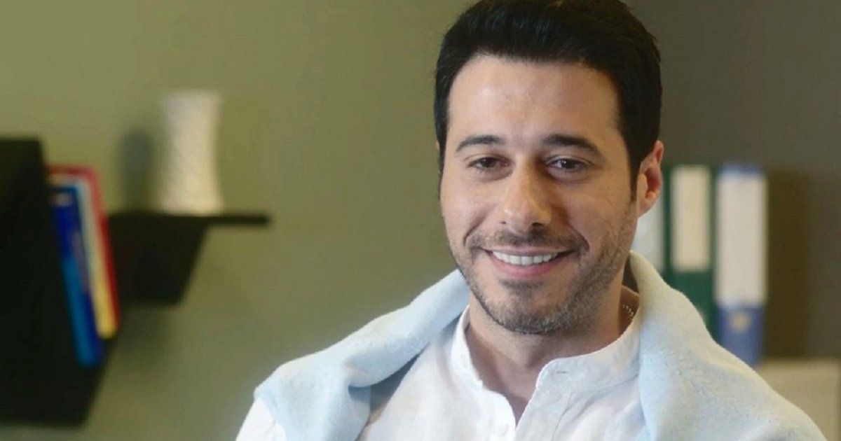 أحمد السعدني وعمرو أديب يمازحان بعضهما بعد نهاية مباراة كأس مصر