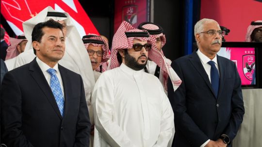 الخليج اليوم .. شاهد.. احتفال خاص لتركي آل الشيخ بهدفي الأهلي المصري في شباك الزمالك