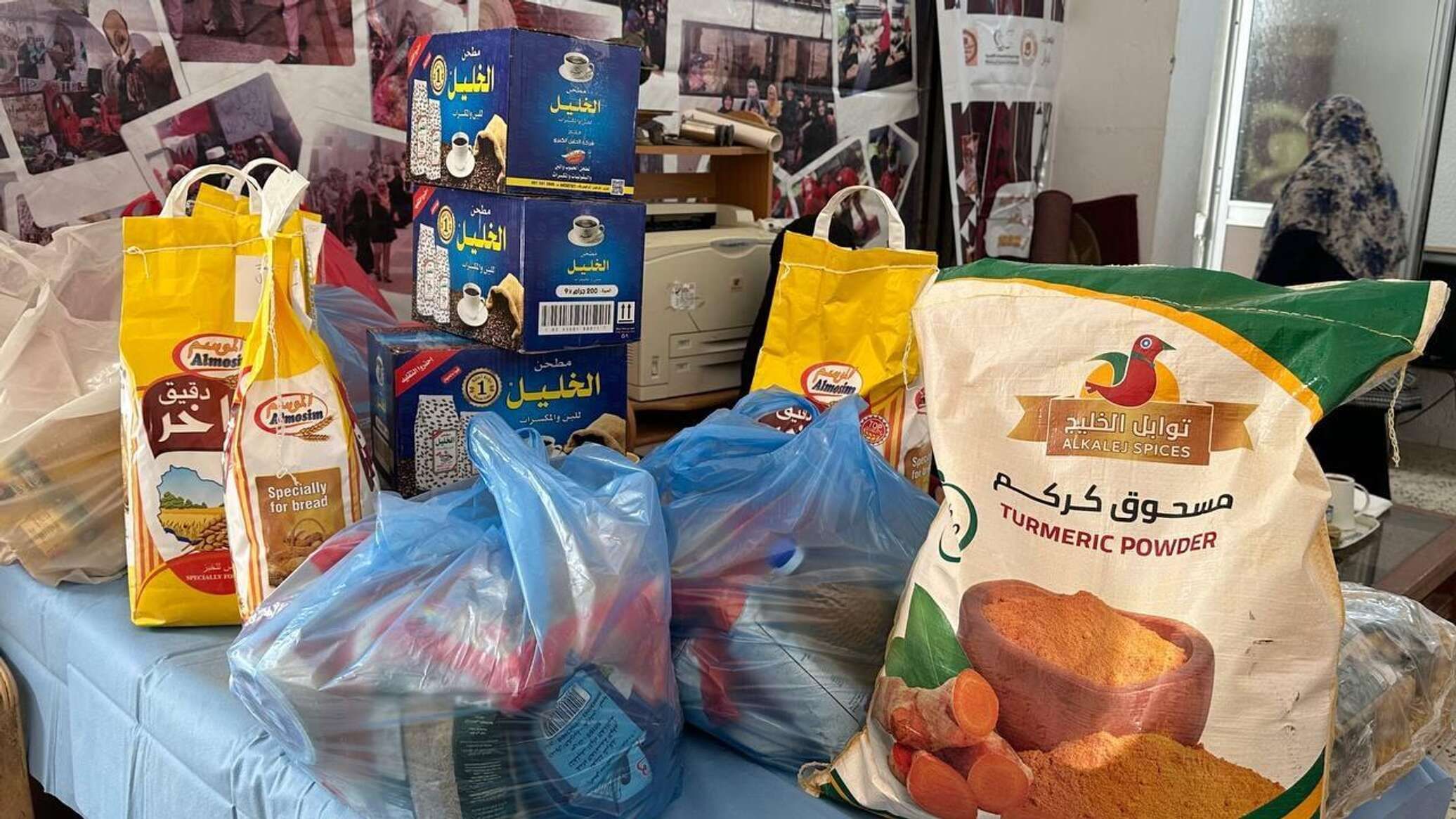 جمعية "ميلاد جديد" بالعاصمة الليبية طرابلس تنتهي من تجهيز عدد كبير من السلات الرمضانية.. صور