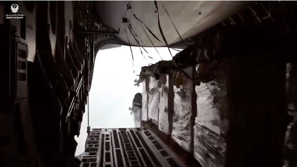 الإمارات ومصر تنفّذان سابع إسقاط جوي لمساعدات إنسانية شمال غزة