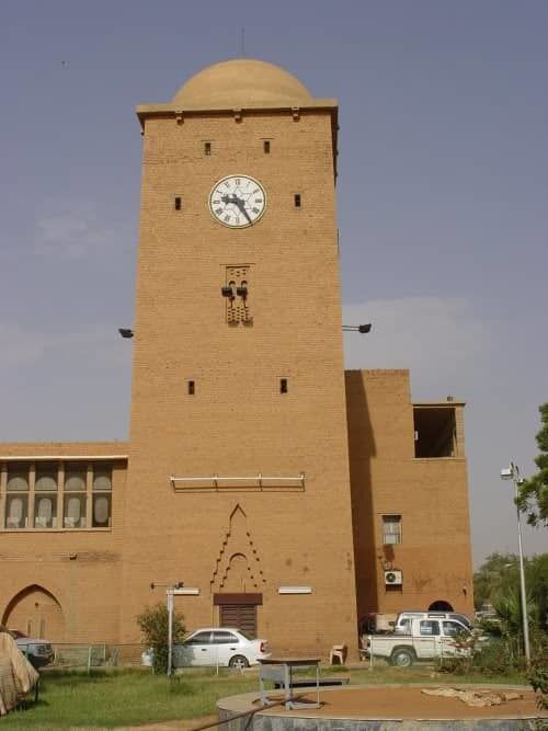 مواطن ينشر مقطع يظهر بداية عودة الحياة لطبيعتها بأم درمان