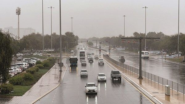 الإمارات.. امتياز في مواجهة المطر