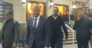 أشرف زكى ومصطفى بكرى وأحمد المسلمانى فى عزاء والدة دينا رامز