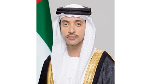 هزاع بن زايد يهنئ رئيس الدولة ونائبيه والحكام بحلول شهر رمضان