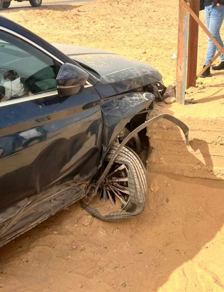 عصام السقا يتعرض لحادث سير على الطريق الصحراوى