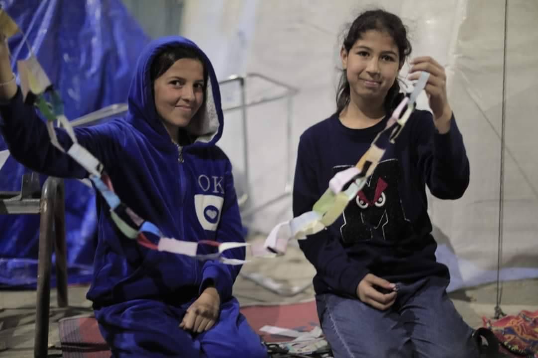 فرحة على أضواء النيران.. أطفال غزة يصنعون السعادة ابتهاجا بشهر رمضان..صور