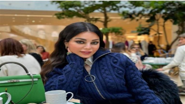 "بتورتة بعيون زرقاء".. هيفاء وهبي تحتفل بعيد ميلادها