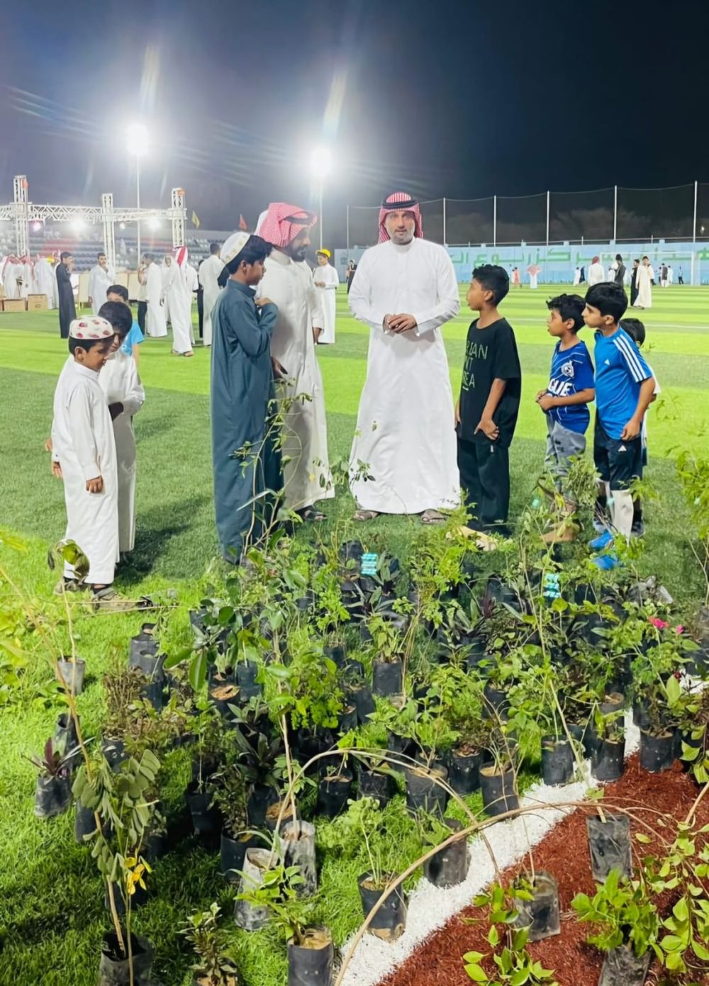 مبادرة تطوعية لتوزيع شتلات زراعية على المواطنين في "أضم"