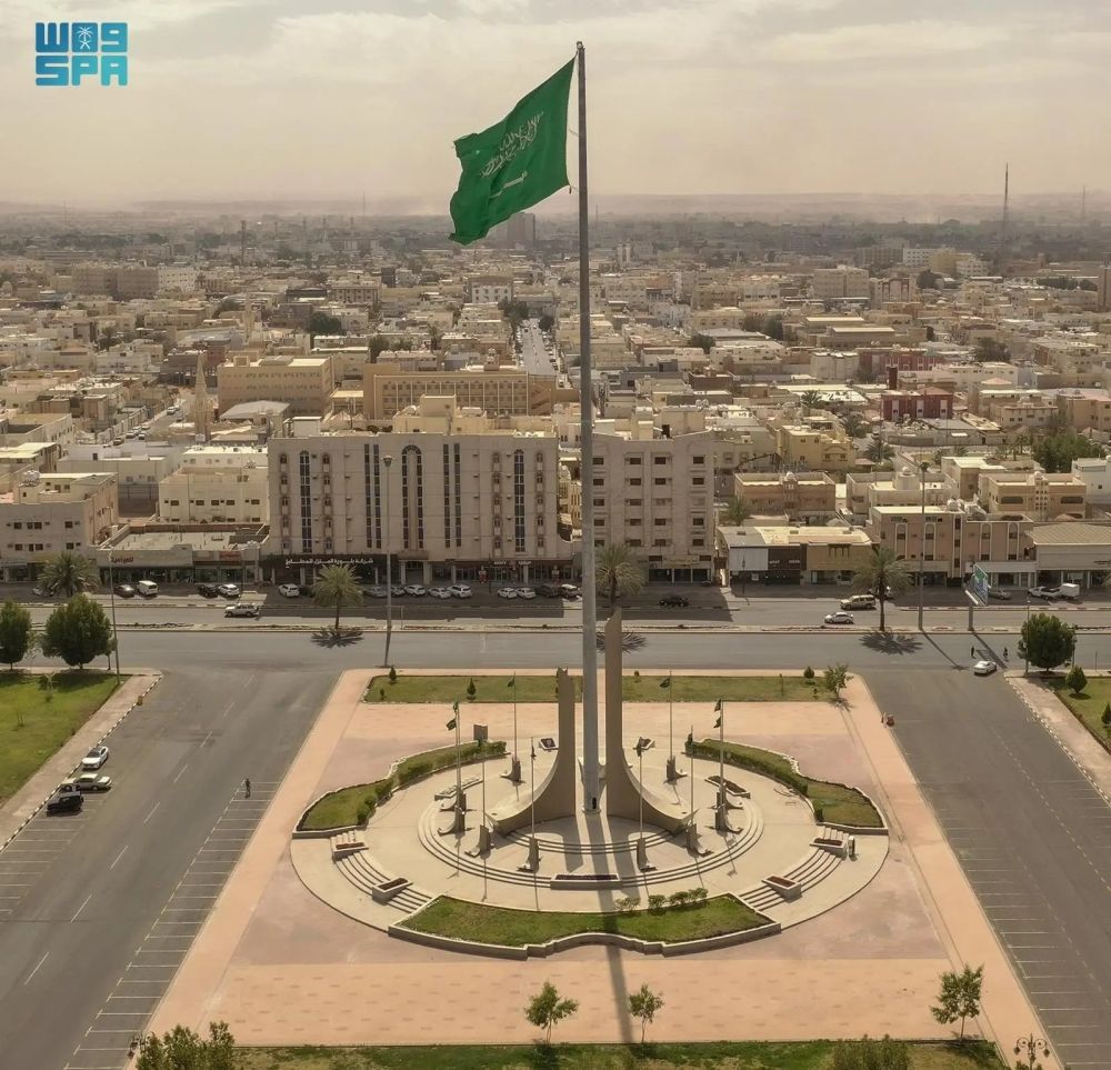 ميدان التوحيد بتبوك.. راية المملكة ترفرف في سماء المجد