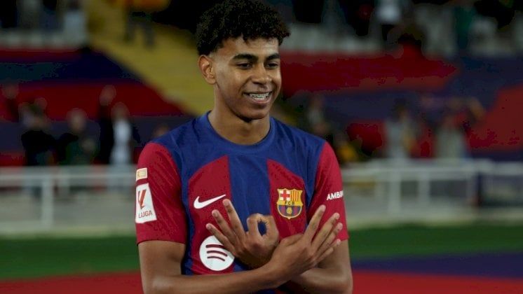 "خبيث مبدع يشبه ميسي".. أمل برشلونة أمام نابولي