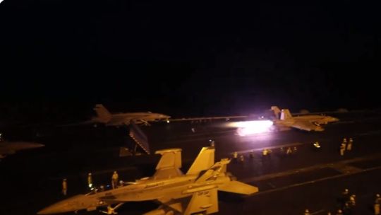 الخليج اليوم .. إعلام يمني: 3 غارات جوية تستهدف منطقة رأس عيسى بالحديدة غرب اليمن