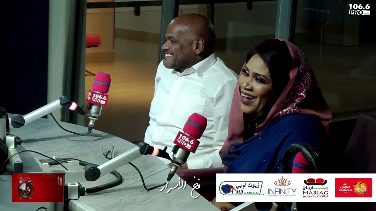 شاهد بالفيديو.. الفنانة إنصاف مدني تعود لإثارة الجدل وتحرج الكوميديان عوض شكسبير خلال بث مباشر: (ضكرية تركبك والبيرة بتكون مسحت ليك مخك وداير تعمل لي فيها ما بتسكر يعني)