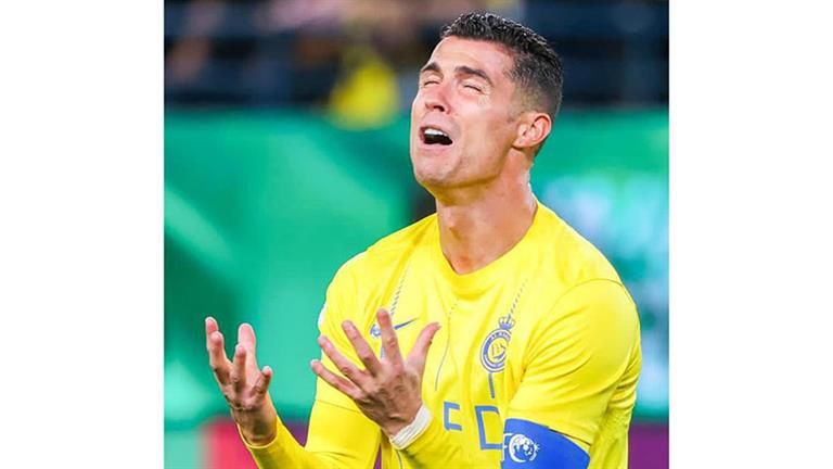 "المرمى خالي أمامه".. رونالدو يهدر فرصة لا تصدق أمام العين (فيديو)