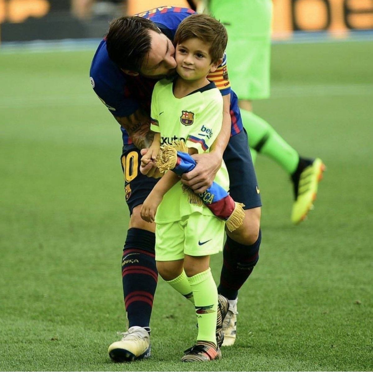 نجوم صغار يقتحمون عالم المستديرة على خطى آبائهم