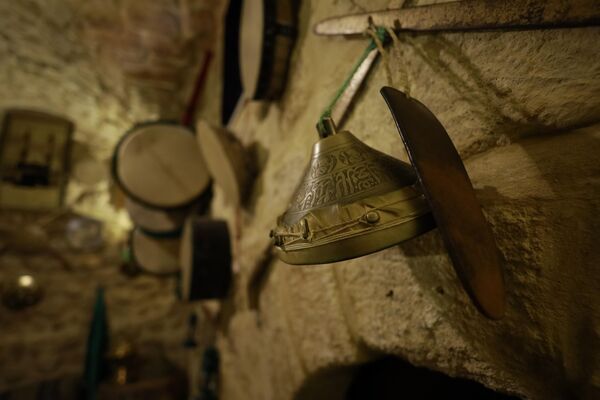 "المسحراتي" مهمة عريقة وتراثية في شهر رمضان...فيديو وصور